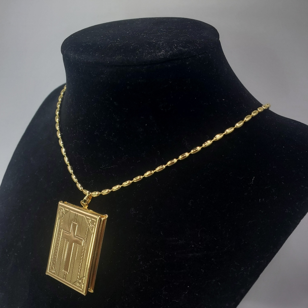 Chain for picture